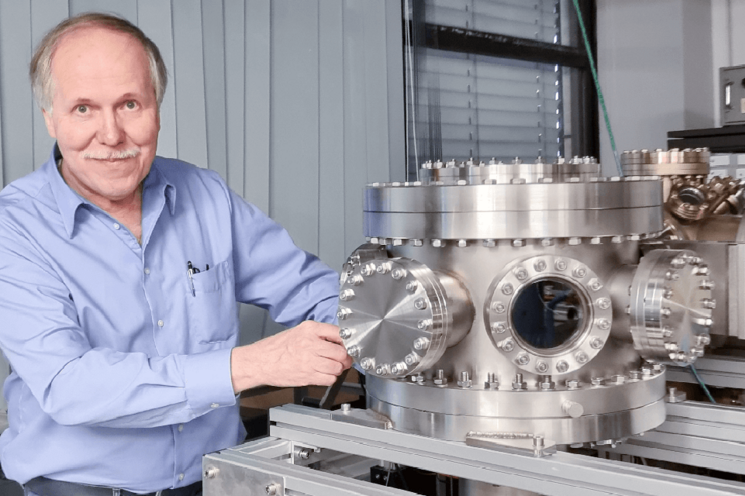Auch die neue UHV-Anlage von Professor Andreas Wieck an der Ruhr-Universität Bochum benötigt Vorvakuum.